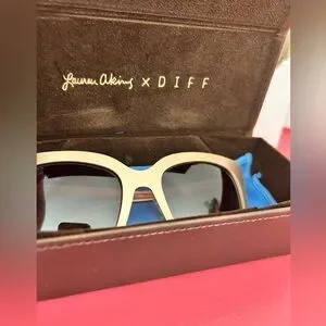 Stylish Tan/Gold Sunglasses (NWOT) The Cherished Gold Female Square Sunglasses | Le Specs main image 4
